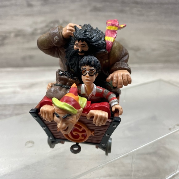 Harry Potter Gringotts Vault Cart Hagrid Goblin Die-Cast 2000 Mattel + Broom - Picture 3 of 14